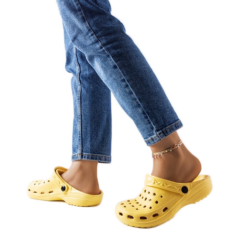 Papuci cu vârf închis din spumă galbenă de la Kleist