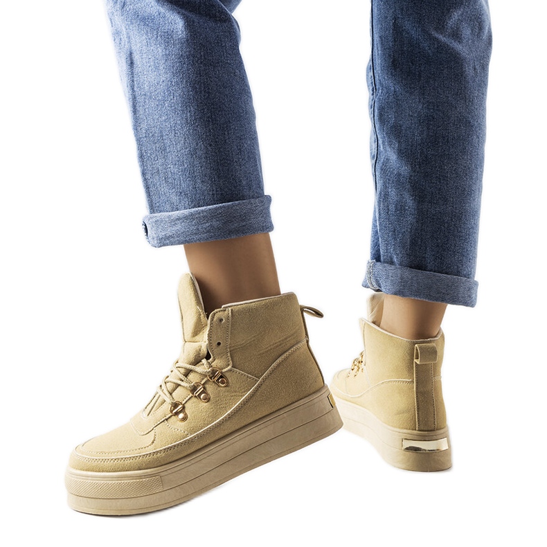 Cizme cu platformă cu șireturi bej de la Jolin Cizme cu platformă cu șireturi bej de la Jolin