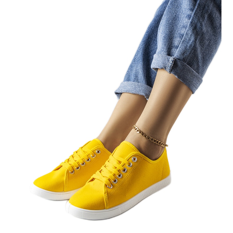 Adidași din material galben de la Nampa