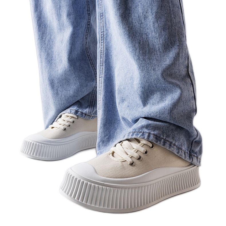 Adidași bej cu talpă groasă de la Wallace