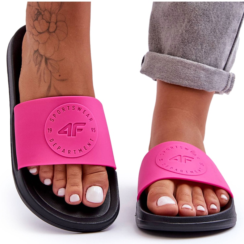 Papuci sport pentru femei 4F 4FSS23FFLIF069-55S roz-negru