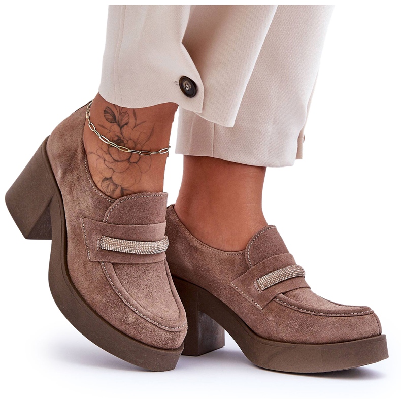 Lemar Pompi Toc De piele intoarsa Cu Decorat Gelanor Bej Lemar Pompi Toc De piele intoarsa Cu Decorat Gelanor Bej