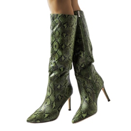 Cizme cu toc inalt din piele de sarpe verde carmin Cizme cu toc inalt din piele de sarpe verde carmin