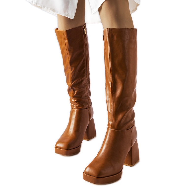 Cizme maro cu un post masiv de la Villanova