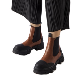 Cizme maro cu slip-on de la Sibyla