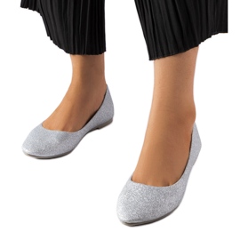 Inna Balerini cu sclipici argintii de la Serinto