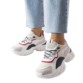 Inna Tenisi albi cu benzi vizibile de la Rosita Inna Tenisi albi cu benzi vizibile de la Rosita