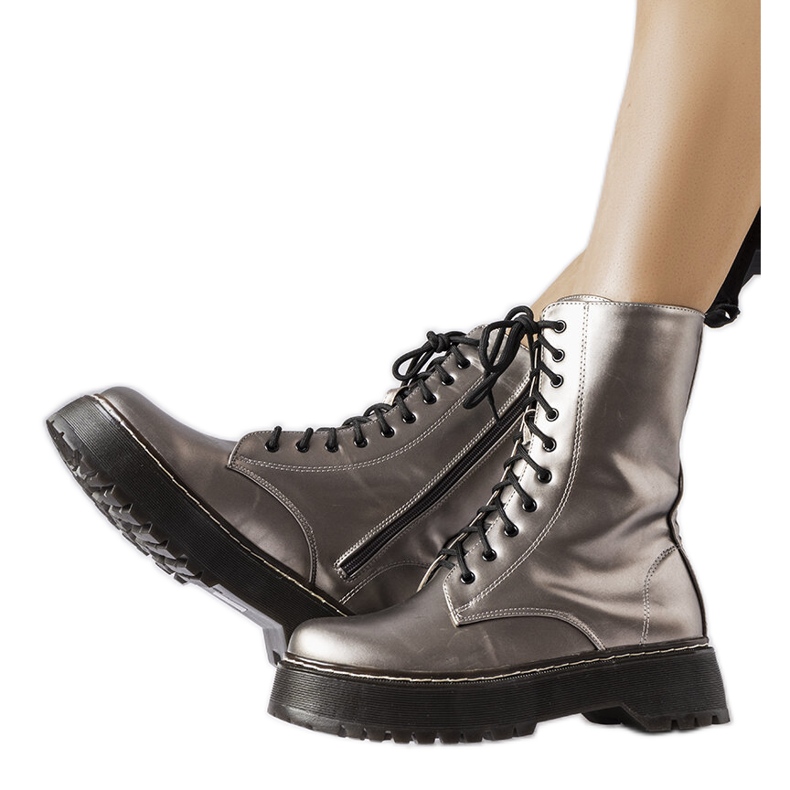 Muncitori din metal maro de la Calcirelli