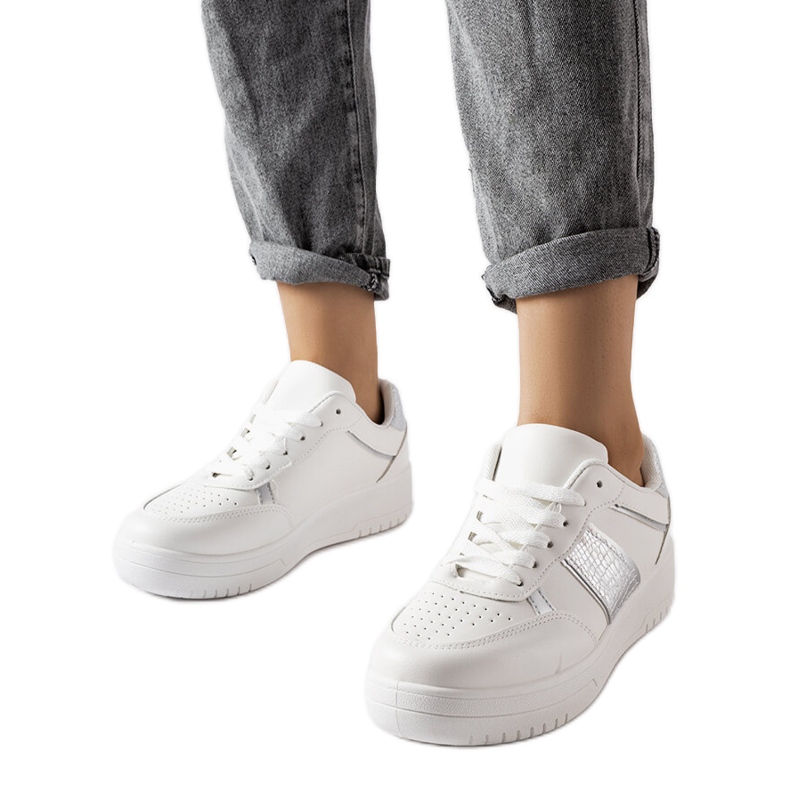 Tenisi sport albi și argintii din Parma Tenisi sport albi și argintii din Parma