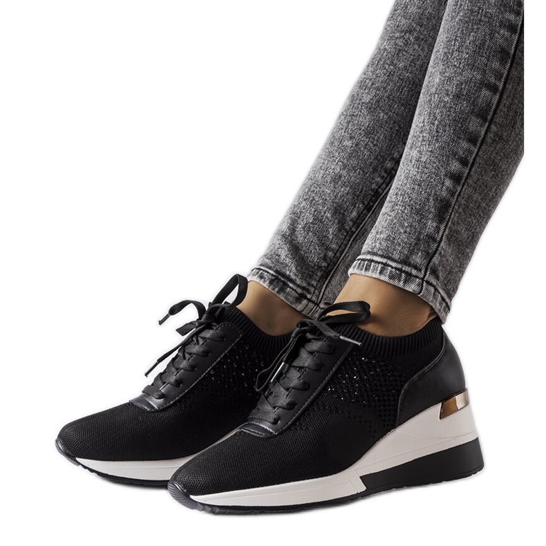 Inna Tenisi negri cu pană cu strasuri de la Vala negru Inna Tenisi negri cu pană cu strasuri de la Vala negru