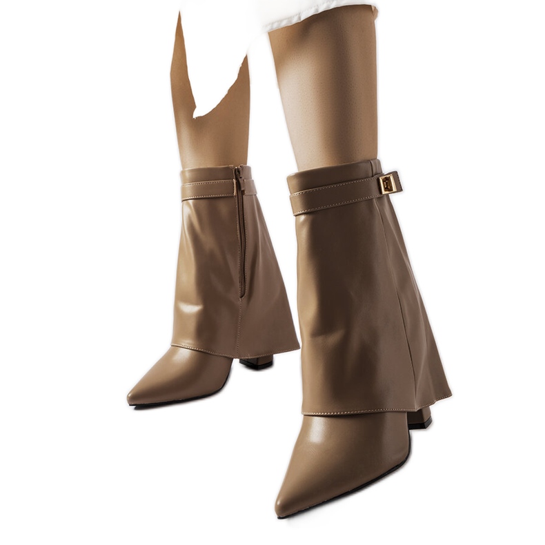 Cizme maro cu fețe răsucite de la Aya Cizme maro cu fețe răsucite de la Aya