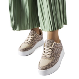 Inna Adidași bej decorați cu monograma Sands