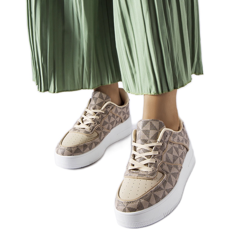 Inna Adidași bej decorați cu monograma Sands