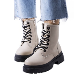 Botine izolate bej de la Jolene