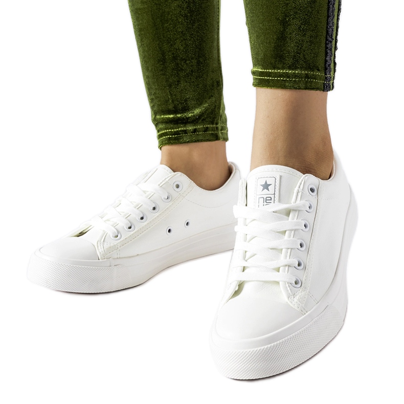 NEWS Tenisi albi Mushirah clasici