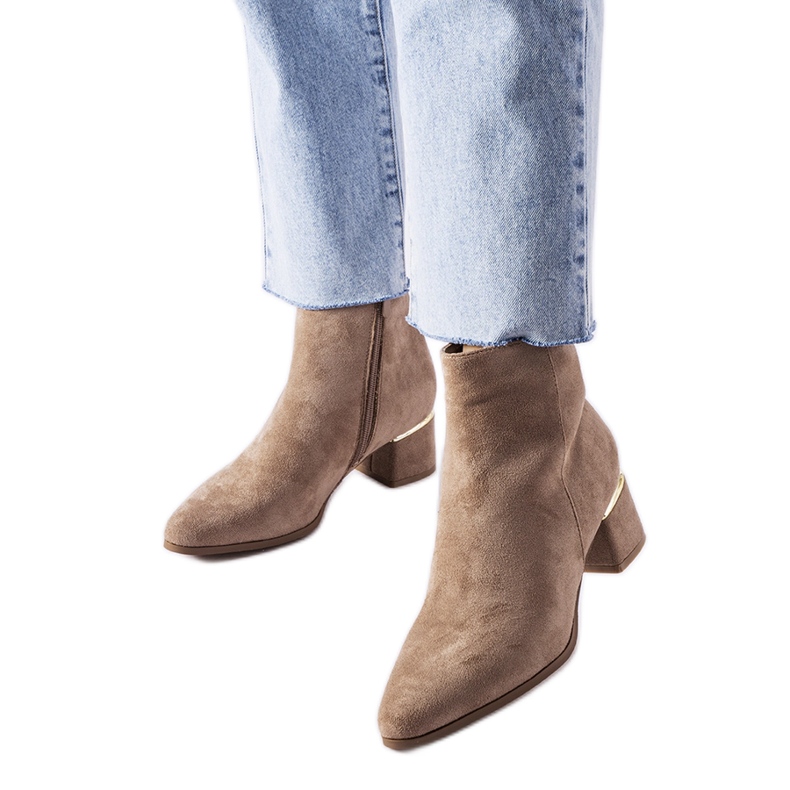 Cizme bej cu toc jos de la Tayyib Cizme bej cu toc jos de la Tayyib