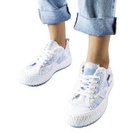 Inna Adidași roz cu zgârieturi de la Safiy Inna Adidași roz cu zgârieturi de la Safiy