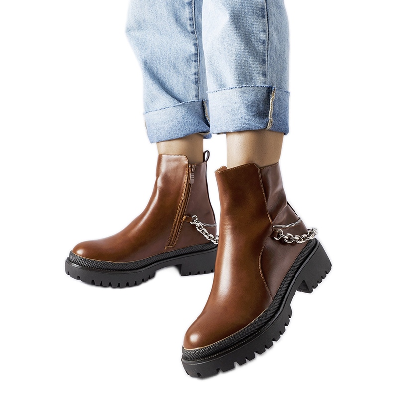 Botine maro cu lant Muqaddim