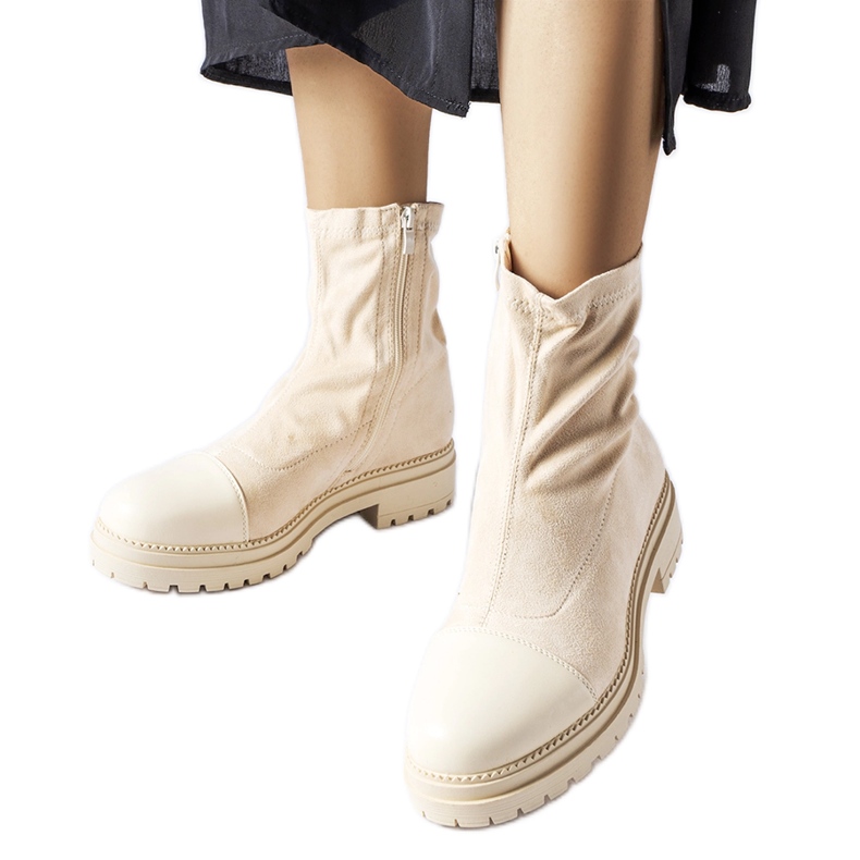 Cizme bej din piele de căprioară ecologică de la Cigliano