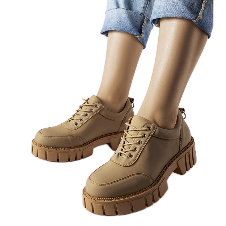 Pantofi maro cu finisaj mat de la Severino bej