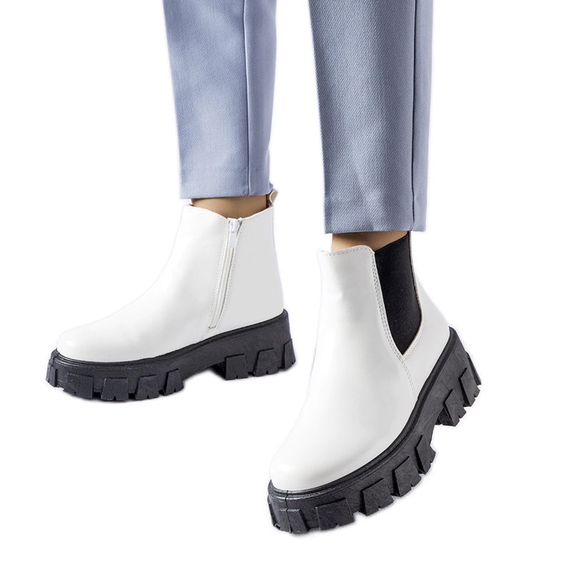 Botine masive Petronio albe și negre