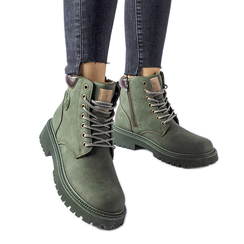 Cizme Doutor izolate verzi verde