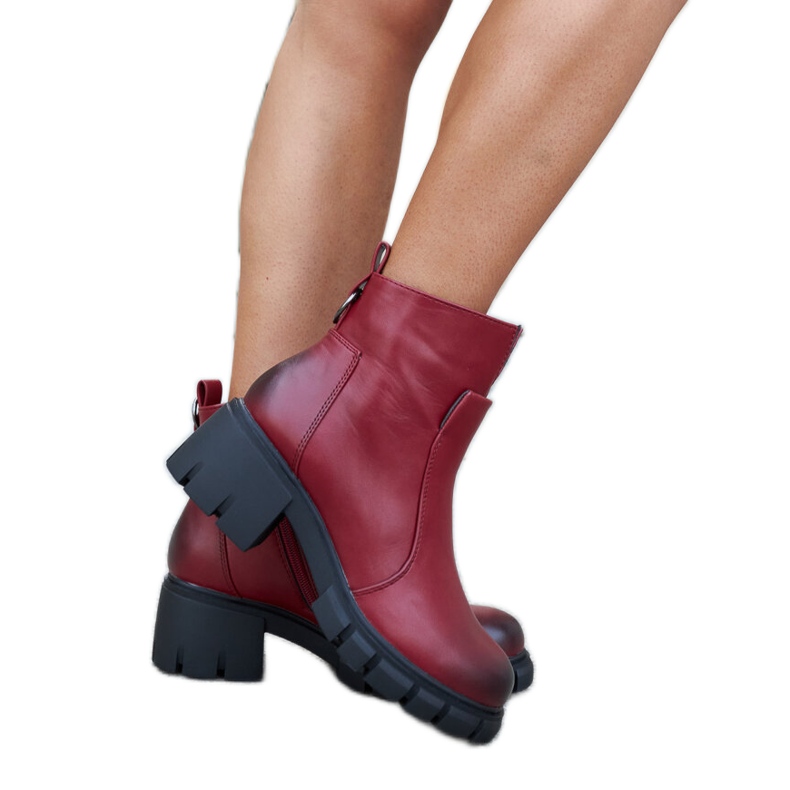 Botine roșii și negre de la Fajardo roșu Botine roșii și negre de la Fajardo roșu