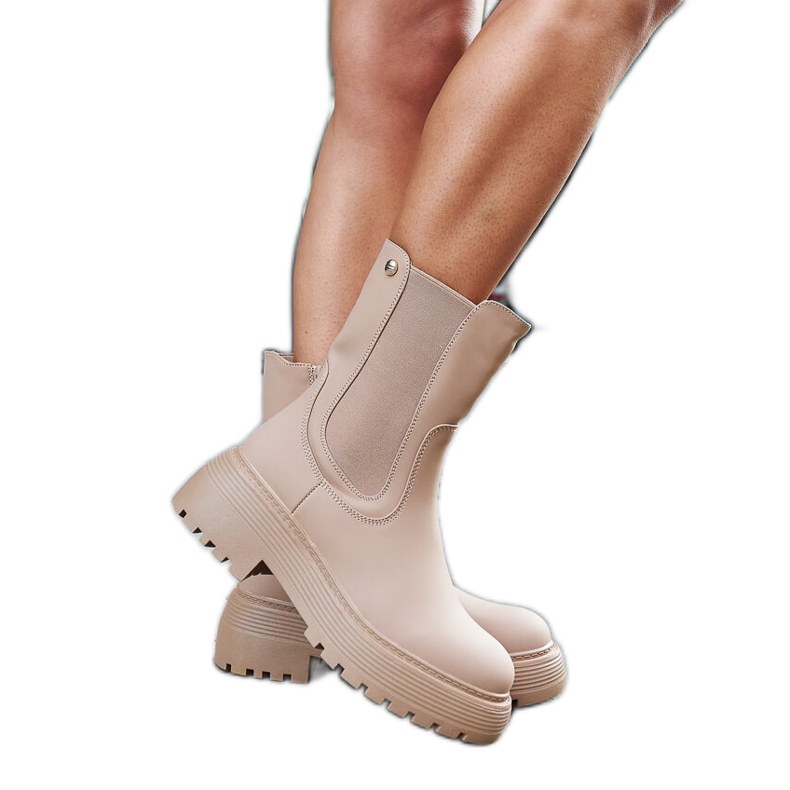 Botine izolate bej pe platforma Rinaldo
