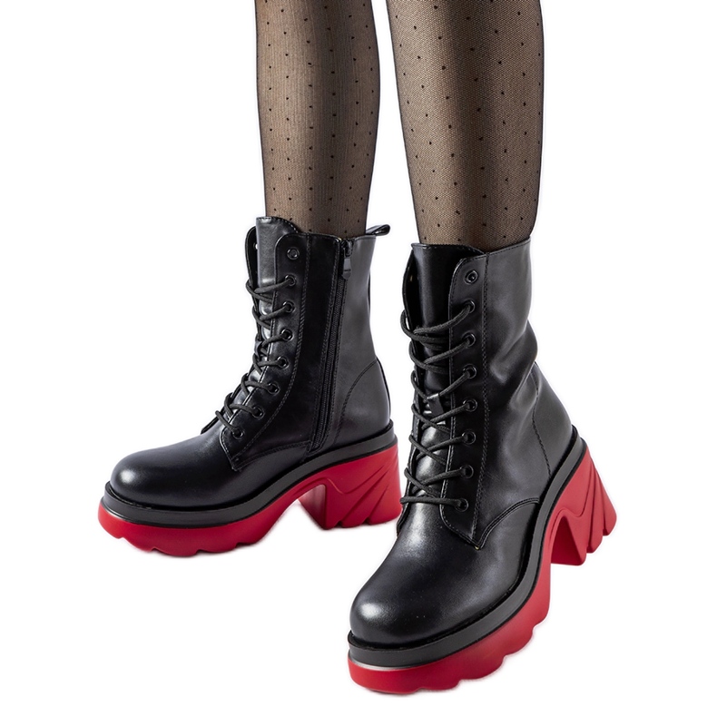 Pantofi izolati negri cu toc rosu Cost negru