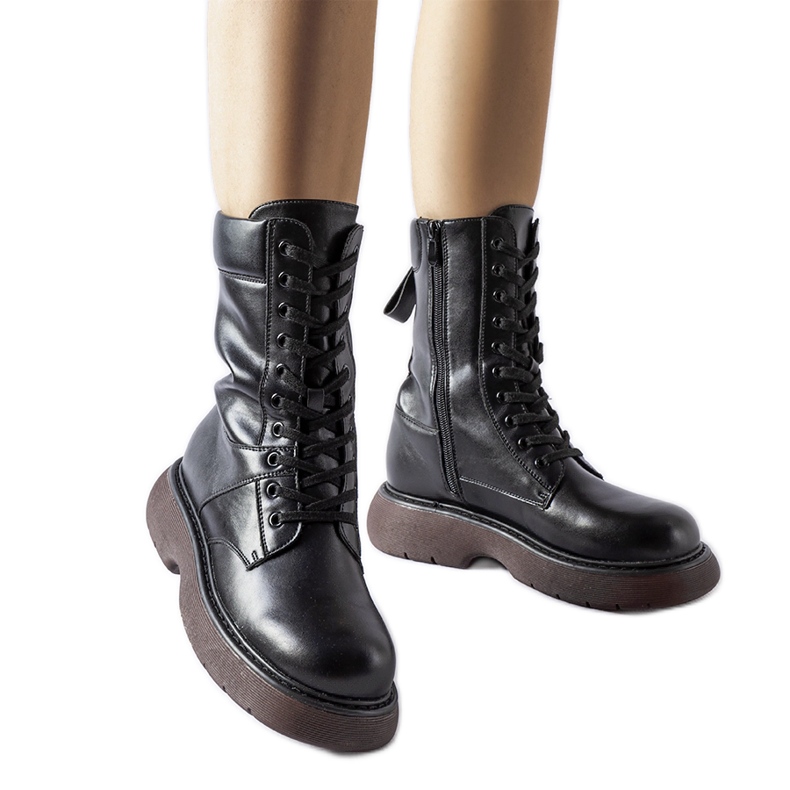 Cizme izolate negre cu talpa maro Beata negru