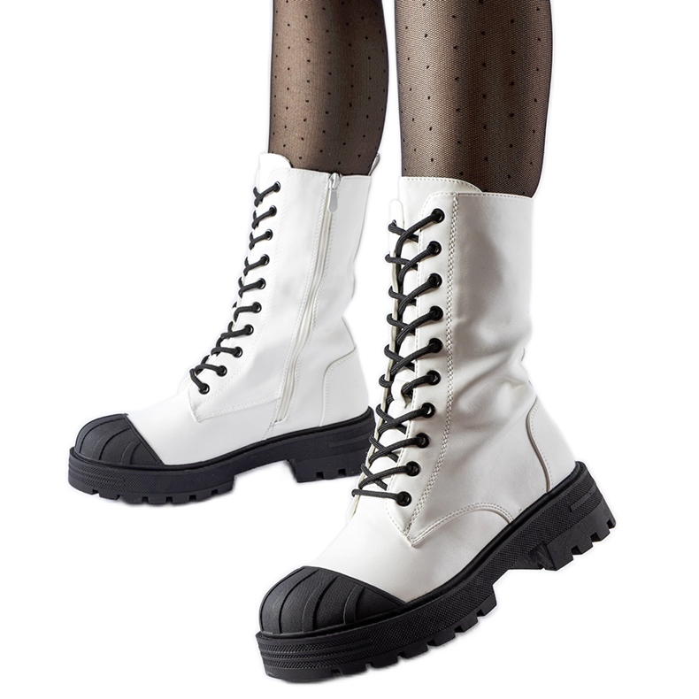 Cizme de muncitori izolate albe Cardinale de dama