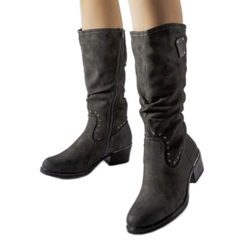 Cizme de cowboy izolate gri cu bloc Lignod Cizme de cowboy izolate gri cu bloc Lignod