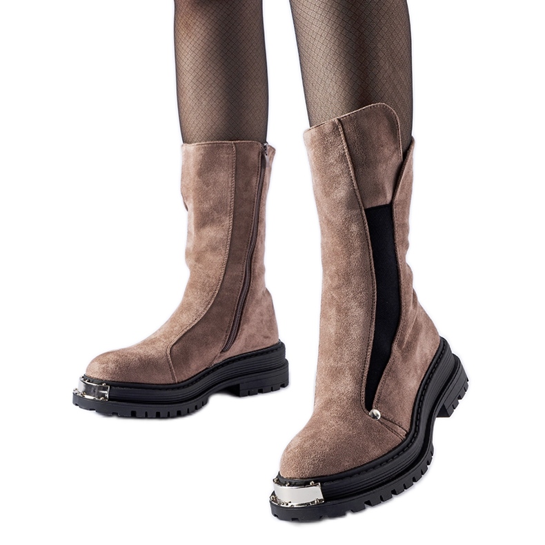 Botine izolate maro cu vârf decorativ Bologna Botine izolate maro cu vârf decorativ Bologna