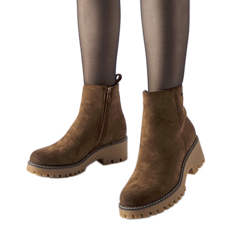 Botine izolate maro cu talpa groasa Pieve