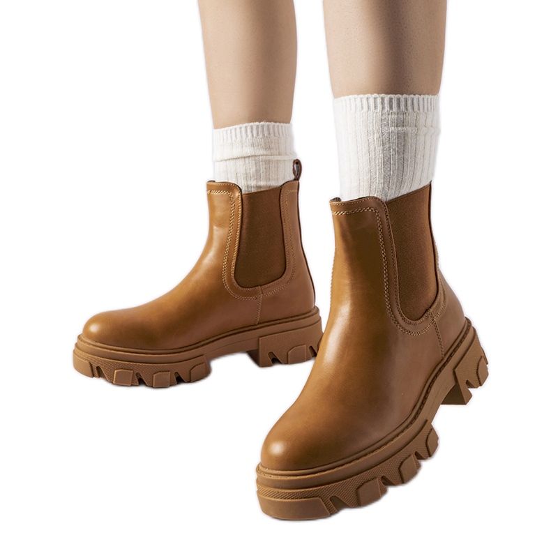 Botine maro, masive, izolate, marca Giulio