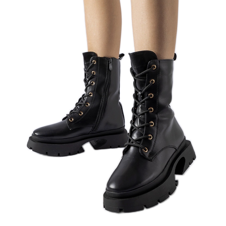 Botine izolate negre cu șireturi de la Aeroporto negru