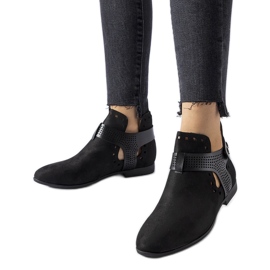 Botine negre ajurate, decoltate de la Lungodora negru