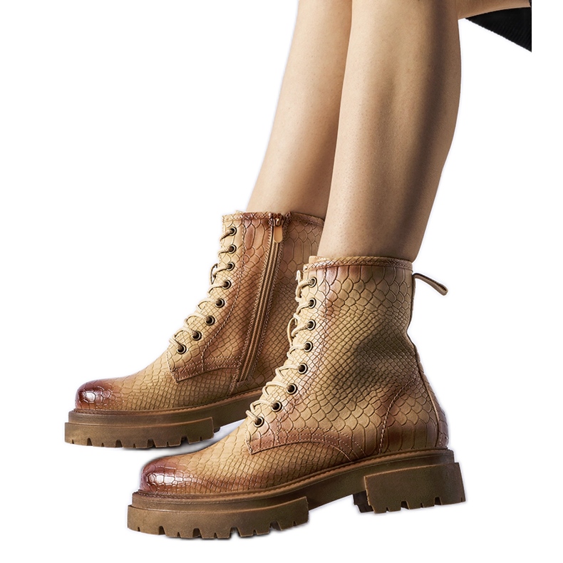 Cizme bej închis animal print de la Suviana