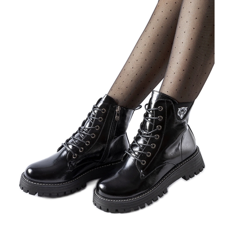 Muncitori Bungana negru, izolat, lăcuit