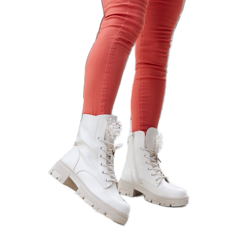 Botine bej cu margele decorative Accadia