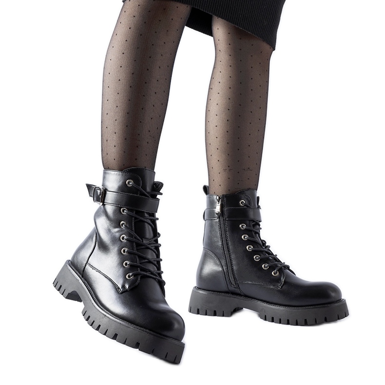 Botine izolate negre cu cataramă decorativă Fino negru
