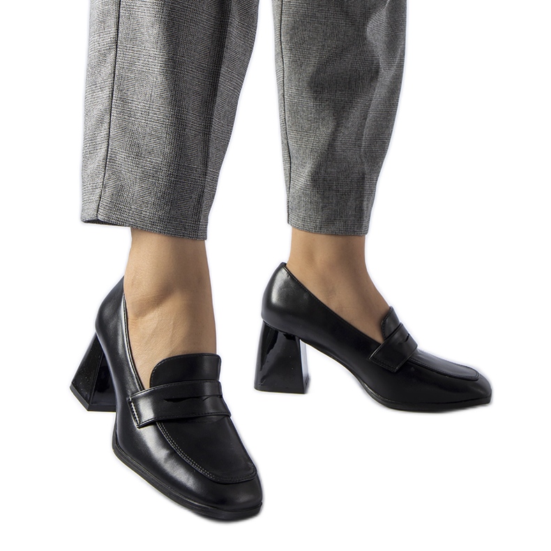 Pompe negre cu toc Beroide patent negru Pompe negre cu toc Beroide patent negru