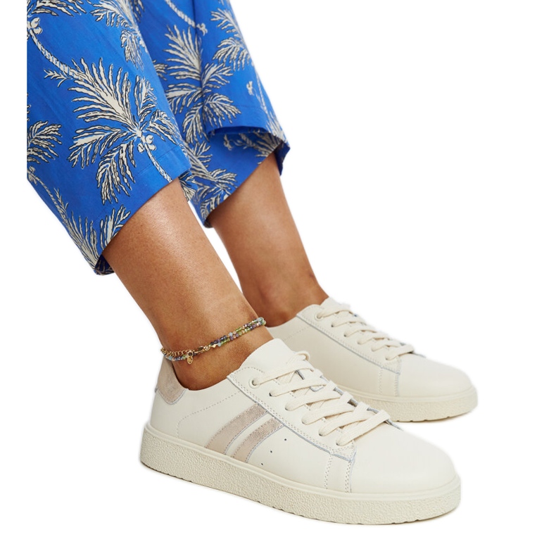 Adidași cu șireturi din piele bej