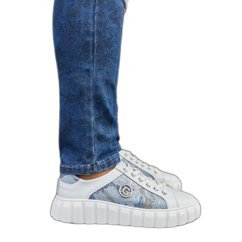 Tenisi din piele alb si albastru Tenisi din piele alb si albastru