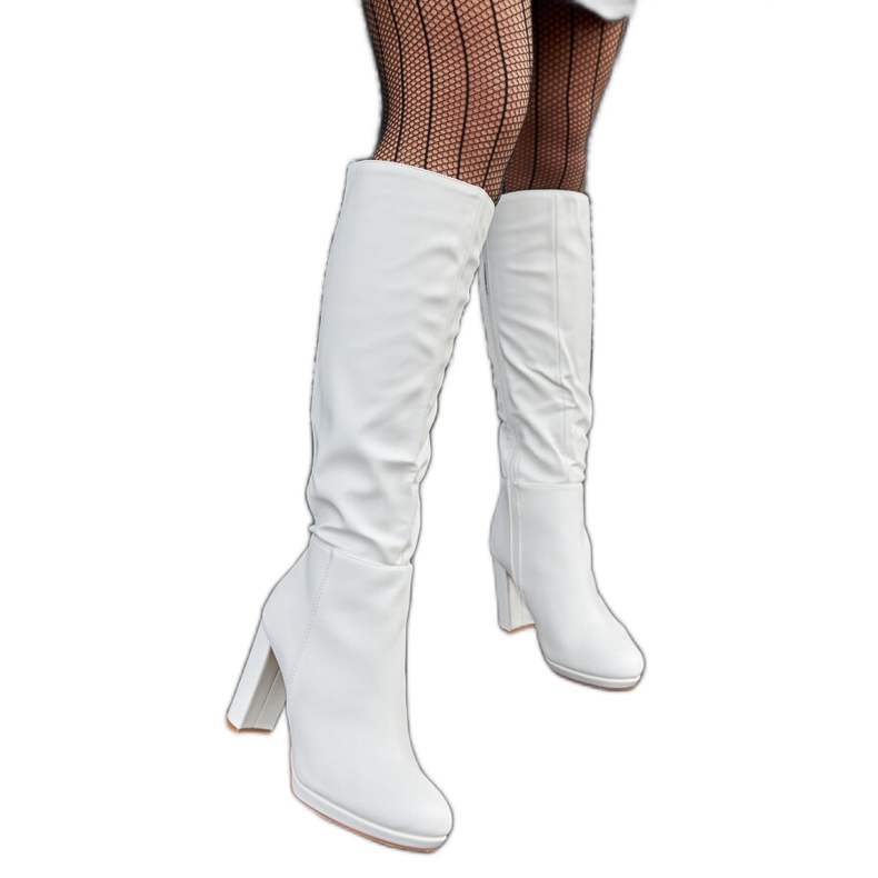 Cizme albe cu toc de la Strother