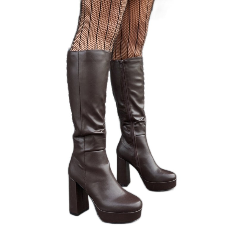 Cizme maro cu platformă și toc de la Zoccorino Cizme maro cu platformă și toc de la Zoccorino