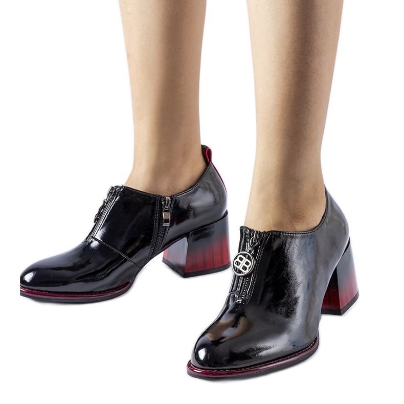 Botine negre lacuite de la Allyriane negru