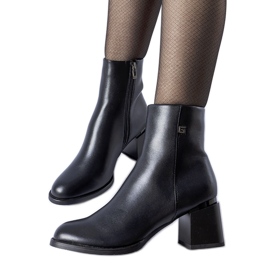 Botine negre izolate Fleurette cu toc înalt negru