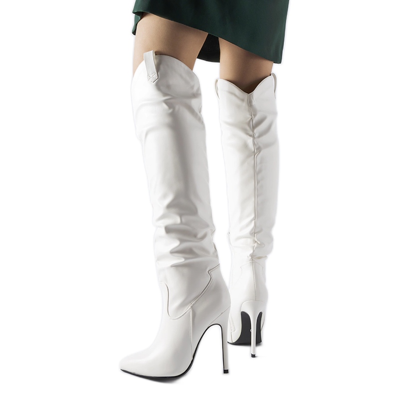 Cizme lungi albe cu toc inalt de la Cerati Cizme lungi albe cu toc inalt de la Cerati