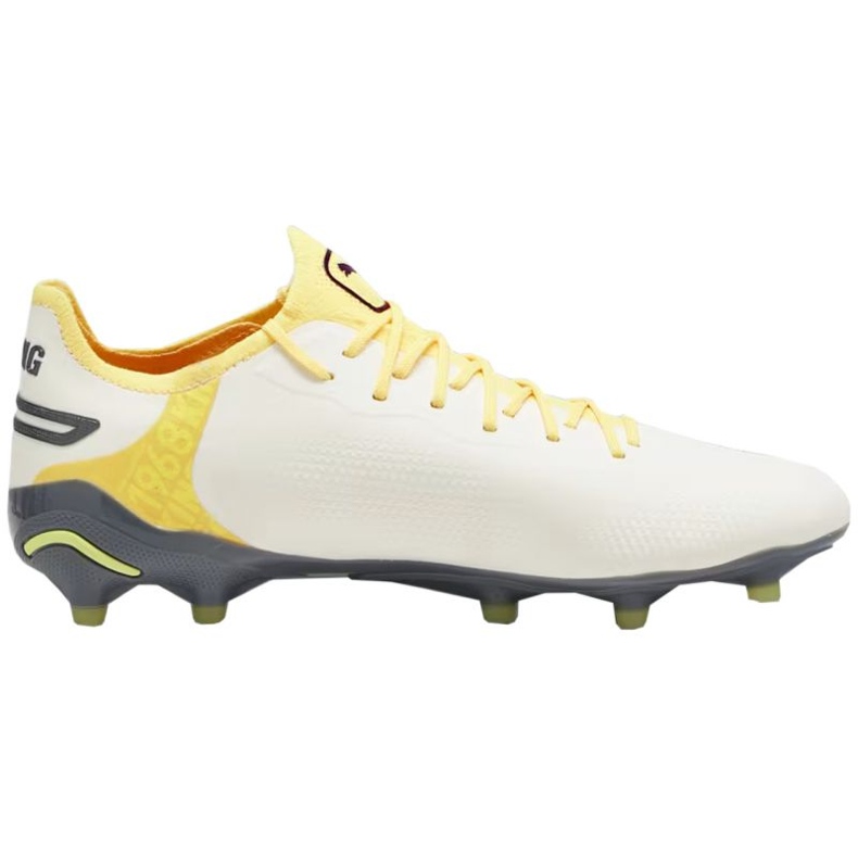 Pantofi de fotbal Puma King Ultimate FG/AG M 107563 05 galben